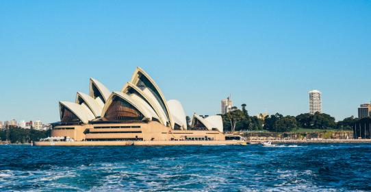 7 REASONS TO BOOK AN Airport T..