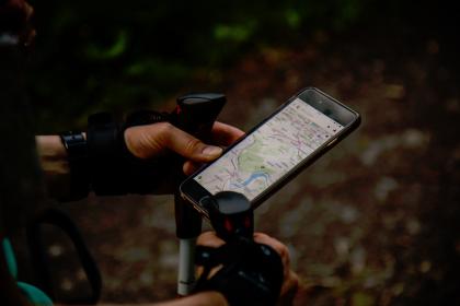 Mobile GPS Tracking: A Cost-ef..